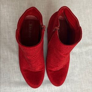⭐️ BAMBOO Rich Red Pattern Embossed Suede Zip up Ankle Booties women size 7